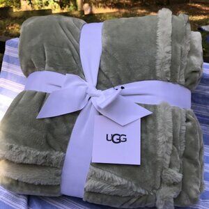 UGG Coastline throw (sage green)